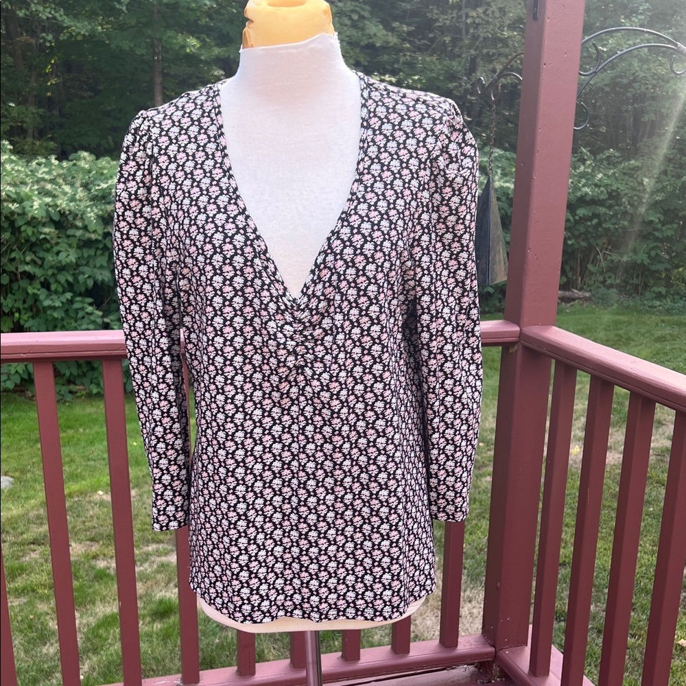 Fat Face SZ 14, black floral v neck top.